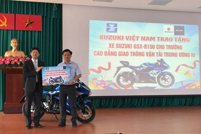 Suzuki đã trao tặng xe máy GSX-R150 cho Trường Cao đẳng giao thông vận tải Trung Ương 3