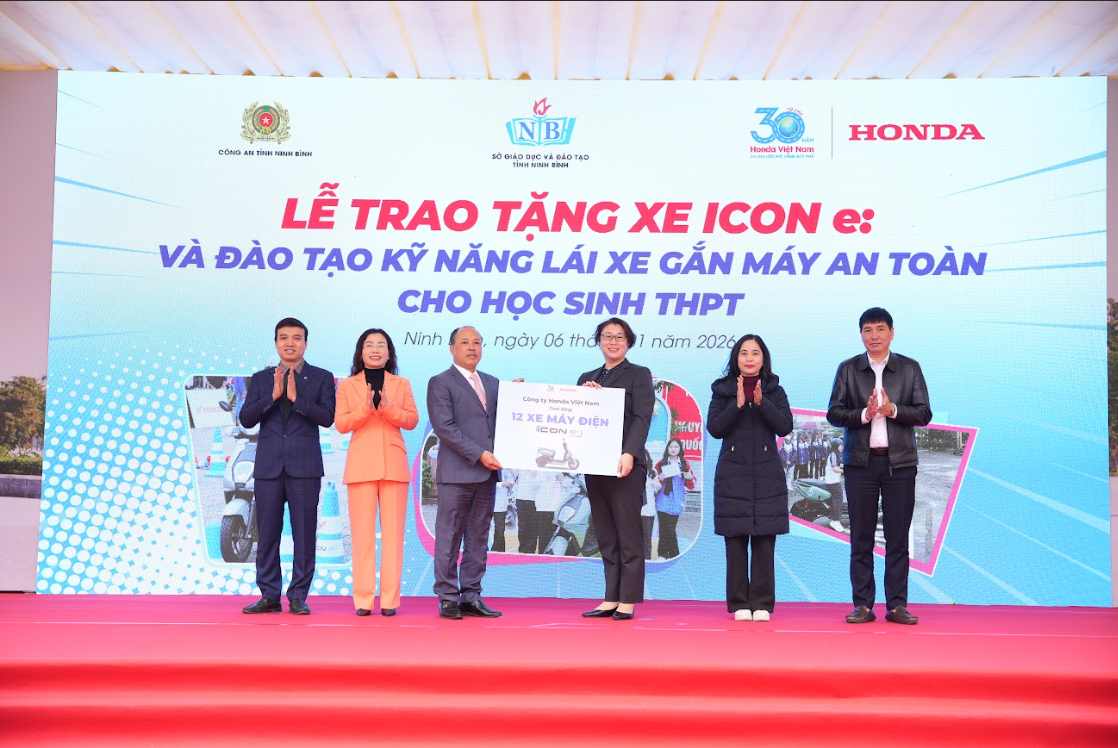 Honda Việt Nam trao tặng 408 xe Honda ICON e: hỗ trợ đào tạo lái xe an toàn cho học sinh Trung học phổ thông toàn quốc