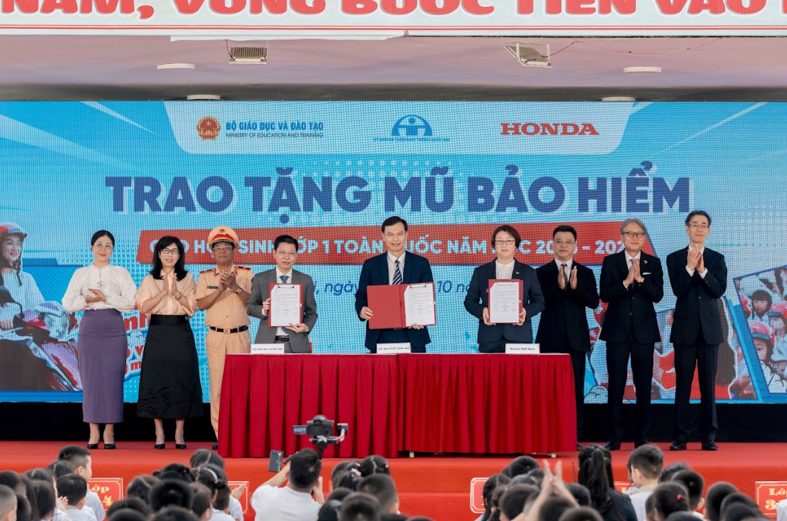 Honda Việt Nam tổng kết Chương trình trao tặng mũ bảo hiểm cho học sinh lớp Một trên toàn quốc năm học 2025 – 2026 “Đội mũ xinh bảo vệ chúng mình”